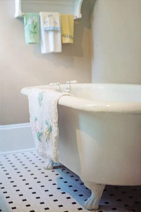 Leaking bathtub